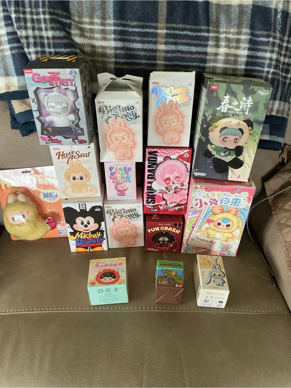 Assortment bundle including Pop Mart/disney/monsters